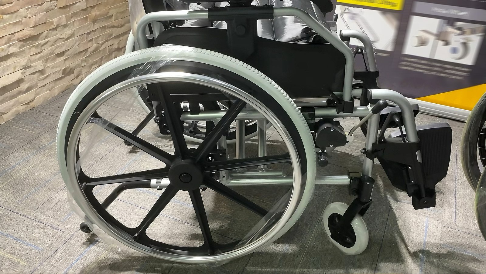 Mobi Wheel zen -1 Wheelchair